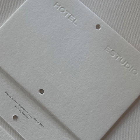 Etiquetas Y Tarjetones En Letterpress Hotel Estudio