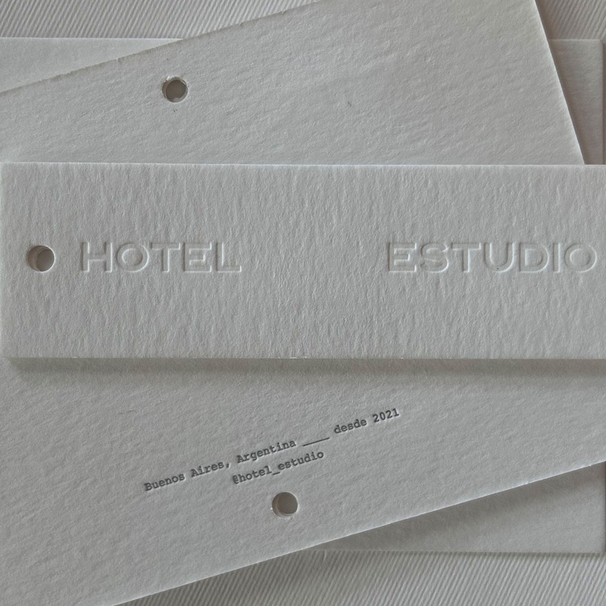 Etiquetas Y Tarjetones En Letterpress Hotel Estudio